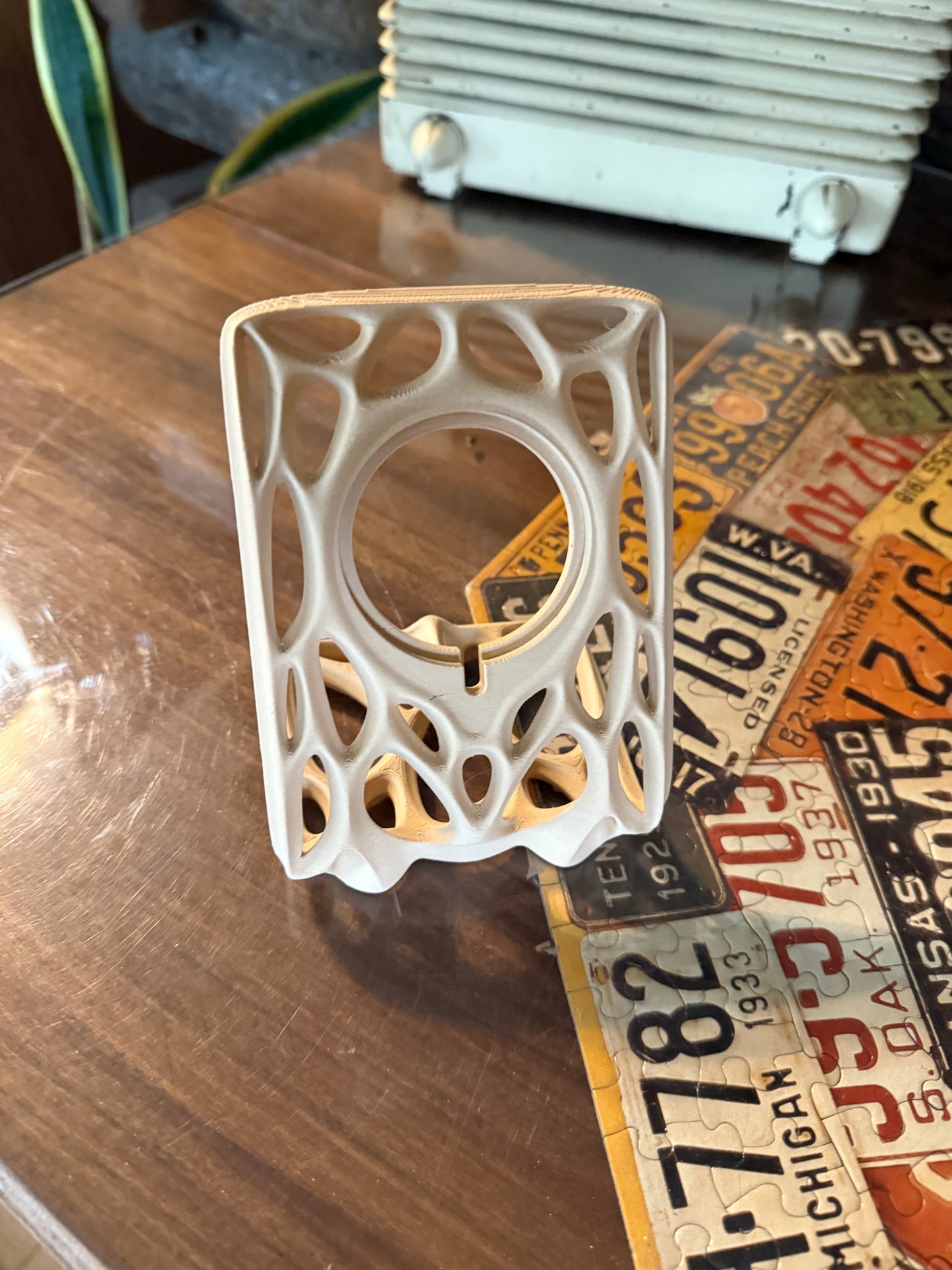 3D Printed MagSafe iPhone Stand – Organic Modern Design