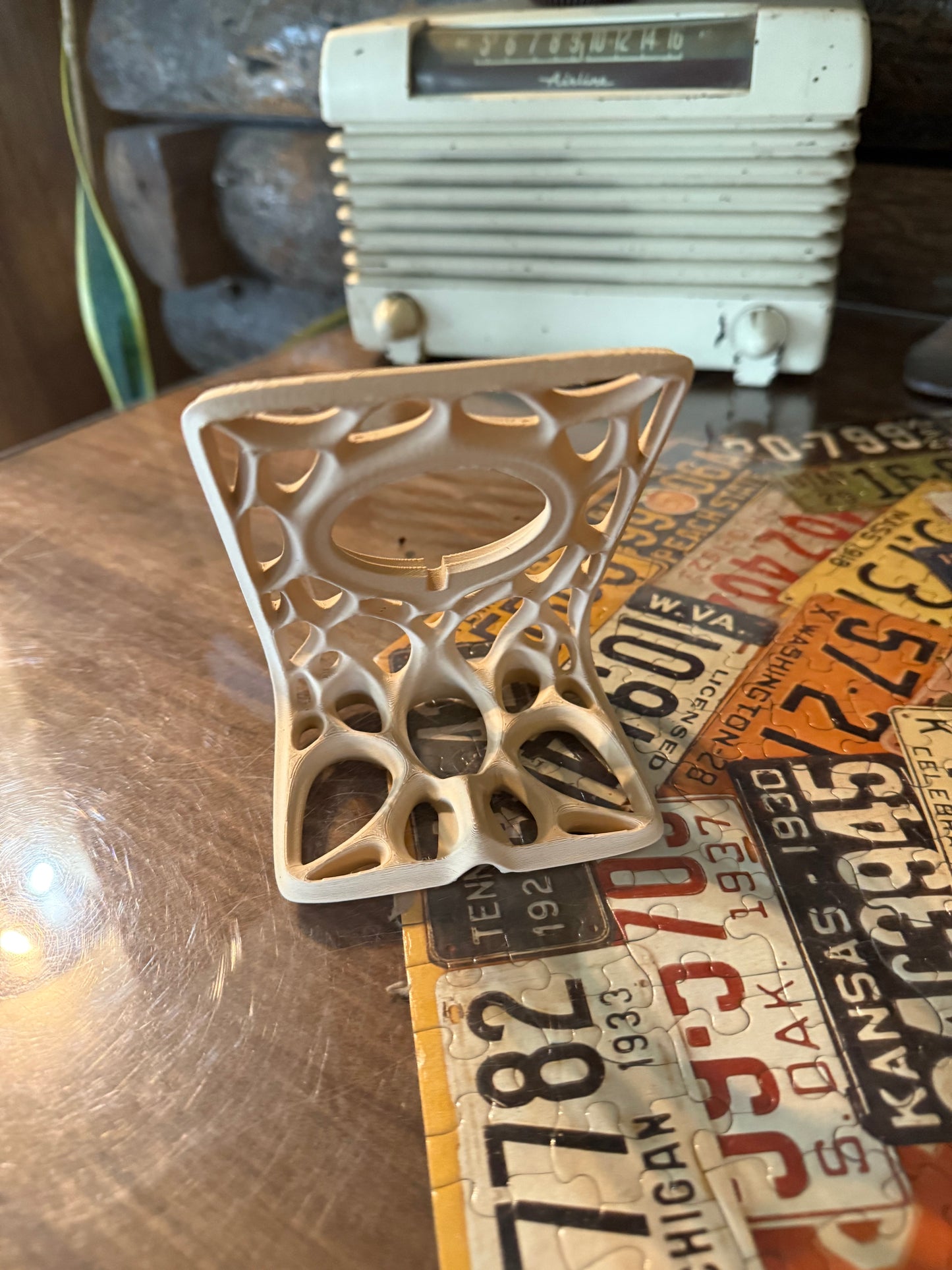 3D Printed MagSafe iPhone Stand – Organic Modern Design