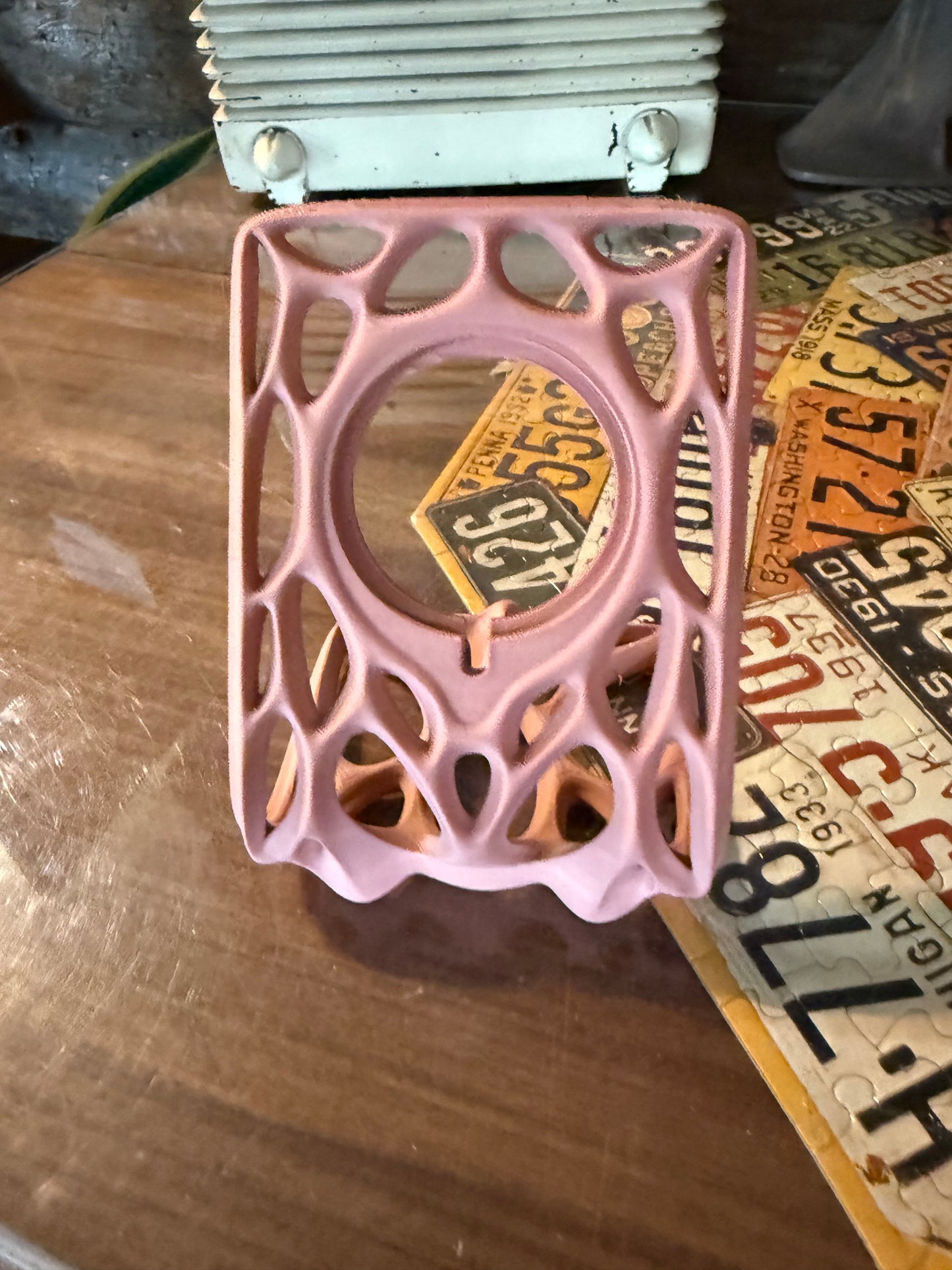 3D Printed MagSafe iPhone Stand – Organic Modern Design