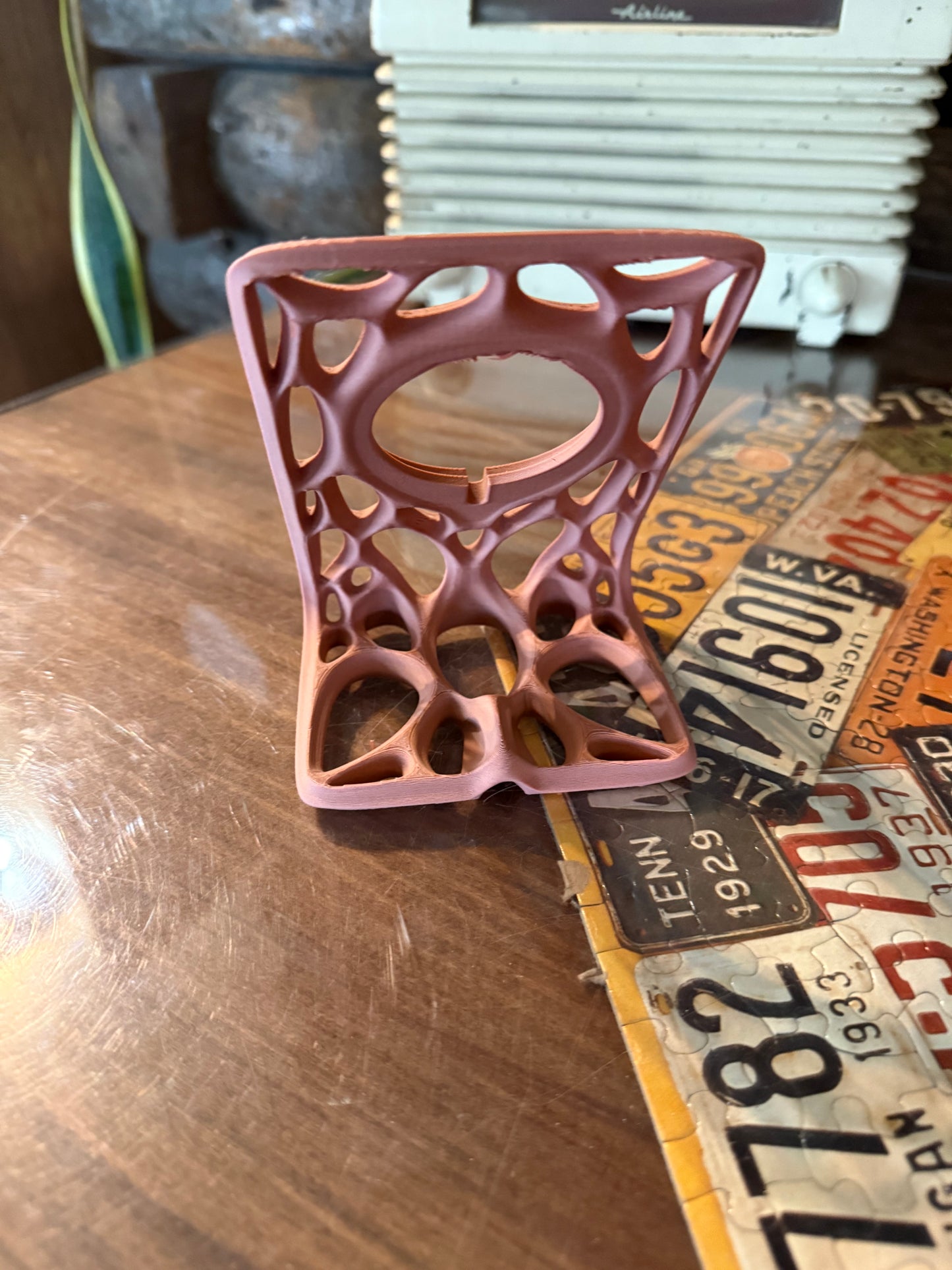 3D Printed MagSafe iPhone Stand – Organic Modern Design