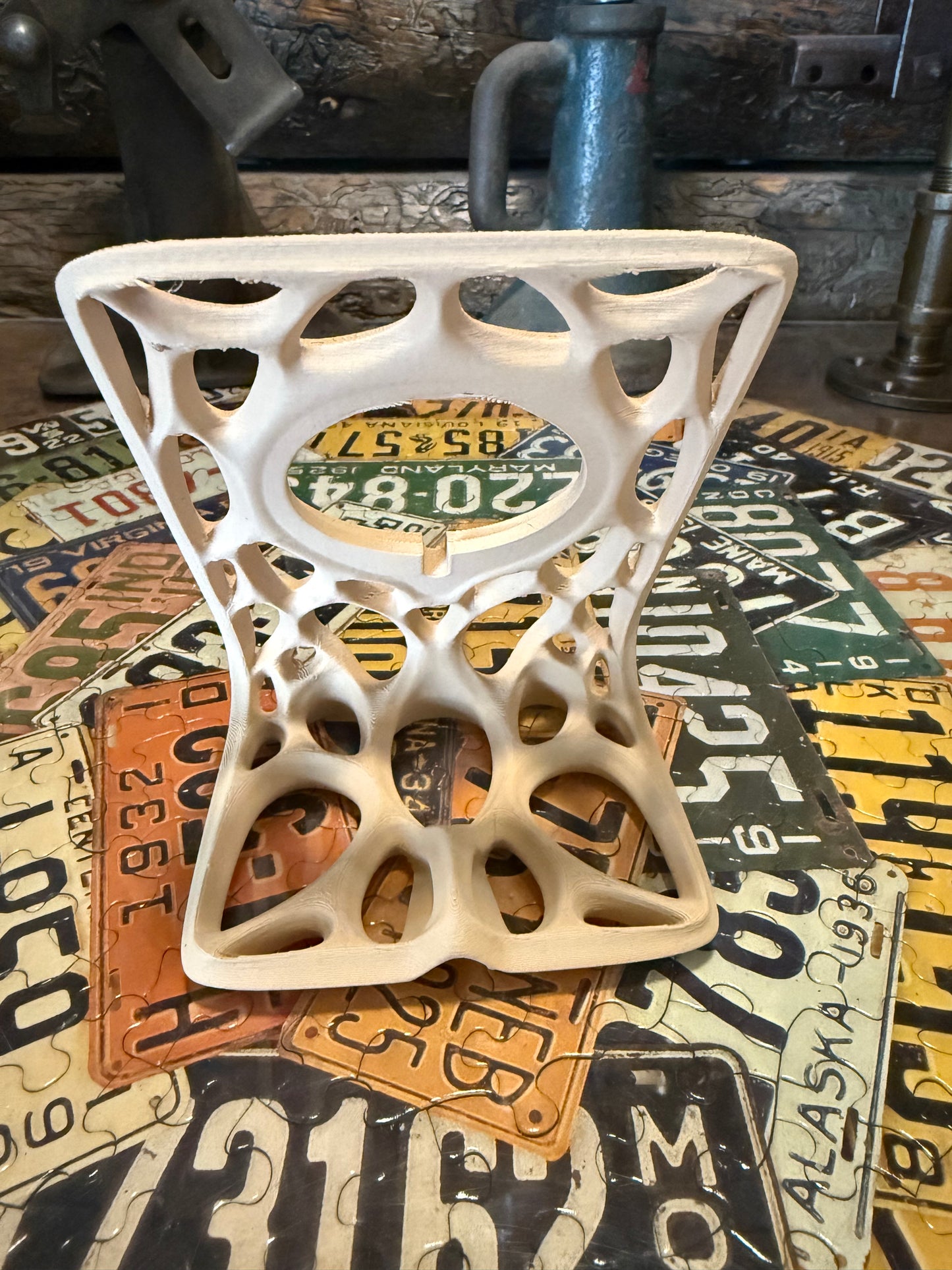 3D Printed MagSafe iPhone Stand – Organic Modern Design